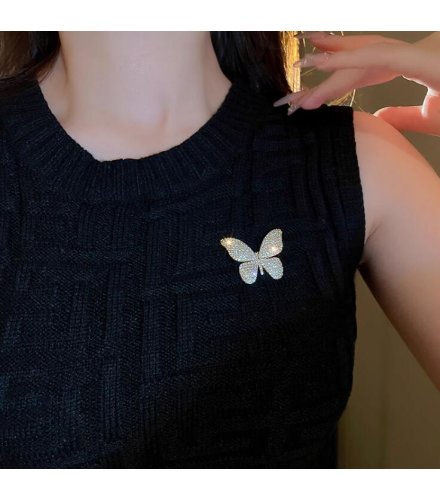 XSB279 - Elegant Diamond Butterfly Brooch